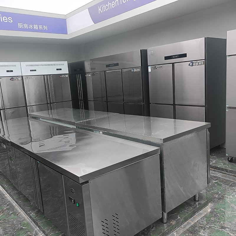 To-dørs kjøkkenkjøleskap i rustfritt stål To-dørs kjøkkenkjøleskap i rustfritt stål